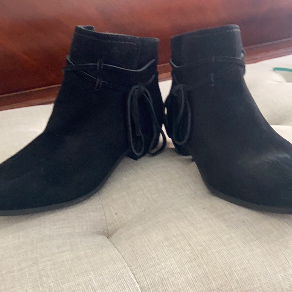 Great black suede booties by Splendid